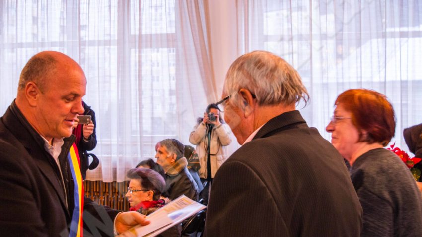 Cuplurile „de aur” ale Reșiței, care au împlinit 50 de ani de căsnicie, au fost premiate Cuplurile „de aur” ale Reșiței, care au împlinit 50 de ani de căsnicie, au fost premiate