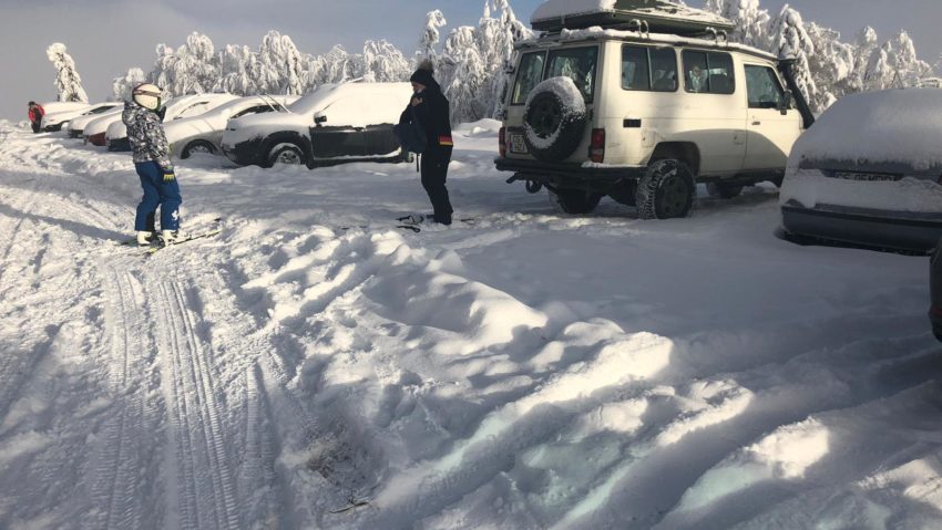 Jandarmii montani asigură traficul spre Semenic Jandarmii montani asigură traficul spre Semenic