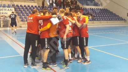 Handbaliștii de la CSM Reșița dispută, astăzi, meciul derby din seria C