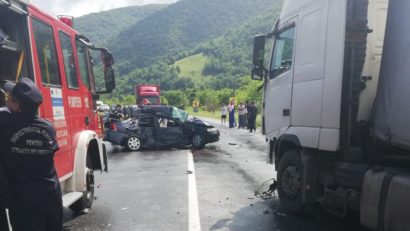 Accident între Băile Herculane şi Topleţ. O femeie şi-a pierdut viaţa