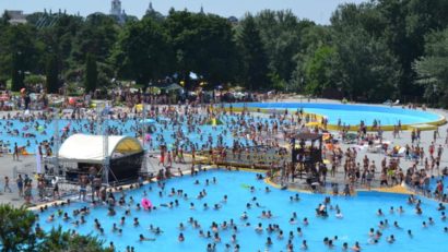 Record de vizitatori la ştrandul Neptun din Arad