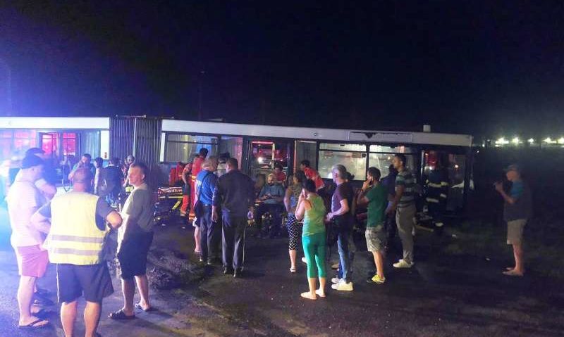 Arad: Şoferul autobuzului din care au fost răniţi 11 pasageri, vinovat pentru coliziunea cu un TIR Arad: Şoferul autobuzului din care au fost răniţi 11 pasageri, vinovat pentru coliziunea cu un TIR