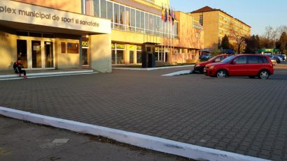 [FOTO] Panouri solare pe Bazinul Olimpic din Reșița – un nou proiect transfrontalier