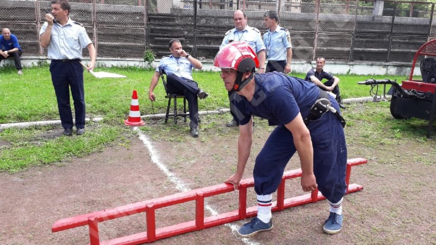 Pompierii din 7 judeţe îşi dau întâlnire la Caransebeş Pompierii din 7 judeţe îşi dau întâlnire la Caransebeş