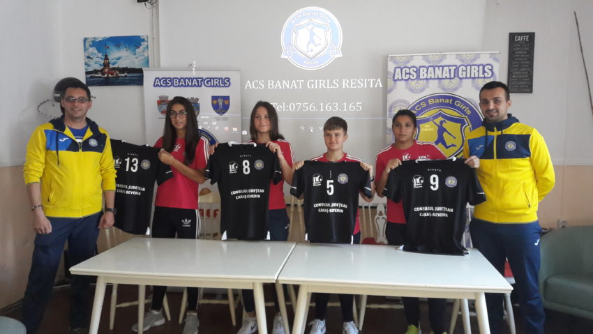 [FOTO-AUDIO] Fotbalistele de la ACS Banat Girls Reșița și-au prezentat lotul. Patru noi jucătoare pun umărul la promovare