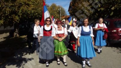 [FOTO-AUDIO] Regal de tradiţii şi porturi populare la poale de Semenic: Festivalul comunităţilor etnice din Banat s-a desfăşurat la Gărâna