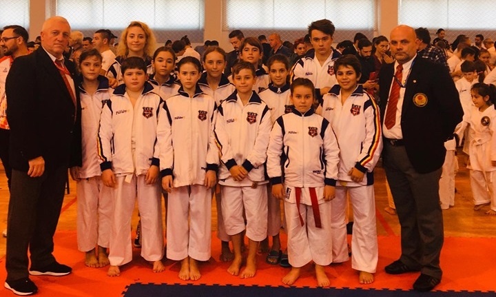 [FOTO] Sportivii de la Palatul Copiilor și Elevilor Reșița, pe podium la Concurs Național Școlar de karate “SHORIN RYU ”