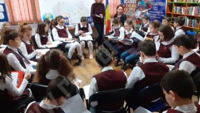 [AUDIO-FOTO] Copiii scriu, citesc şi dăruiesc: Ziua Internaţională a Cărţii Dăruite, marcată la Reşiţa