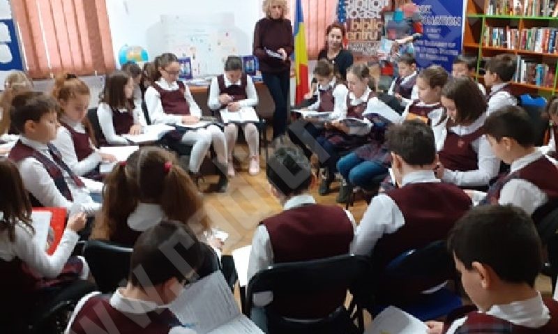 [AUDIO-FOTO] Copiii scriu, citesc şi dăruiesc: Ziua Internaţională a Cărţii Dăruite, marcată la Reşiţa