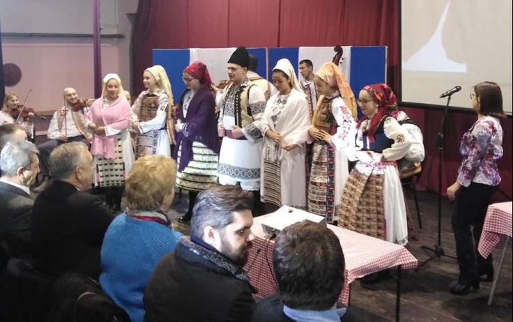 „Hai să dăm mână cu mână”. Românii din Serbia sunt uniţi „Hai să dăm mână cu mână”. Românii din Serbia sunt uniţi