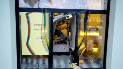 [FOTO] Timiş: Bancomat spart prin explozie