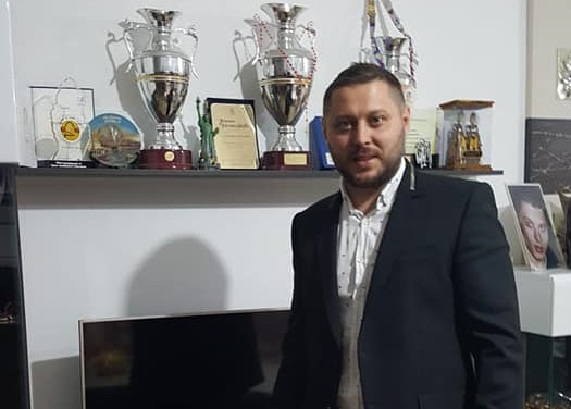 [AUDIO] Fostul medaliat olimpic, gimnastul reșițean Răzvan Șelariu, a oferit o locuință unei familii de nevoiași din Reșița