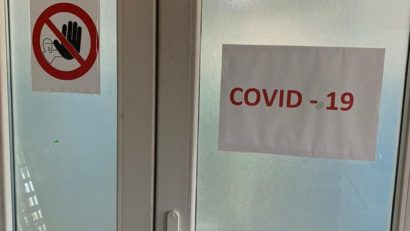[FOTO] Spitalul Municipal de Urgenţă Caransebeş dotat cu aparat RT PCR de testare SARS CoV 2, patru tuneluri de dezinfecţie şi reţea de oxigen medical