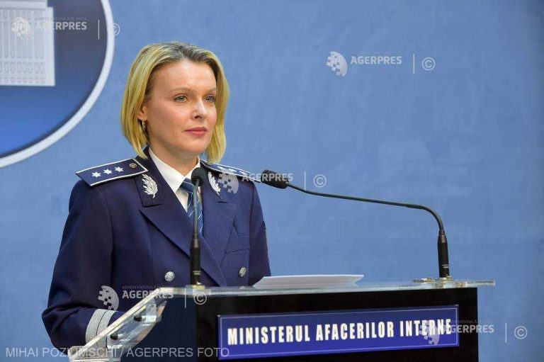 Staţi acasă de 1 Mai. 36.000 de poliţişti, jandarmi, pompieri vor acţiona zilnic pentru descurajarea deplasărilor nejustificate Staţi acasă de 1 Mai. 36.000 de poliţişti, jandarmi, pompieri vor acţiona zilnic pentru descurajarea deplasărilor nejustificate