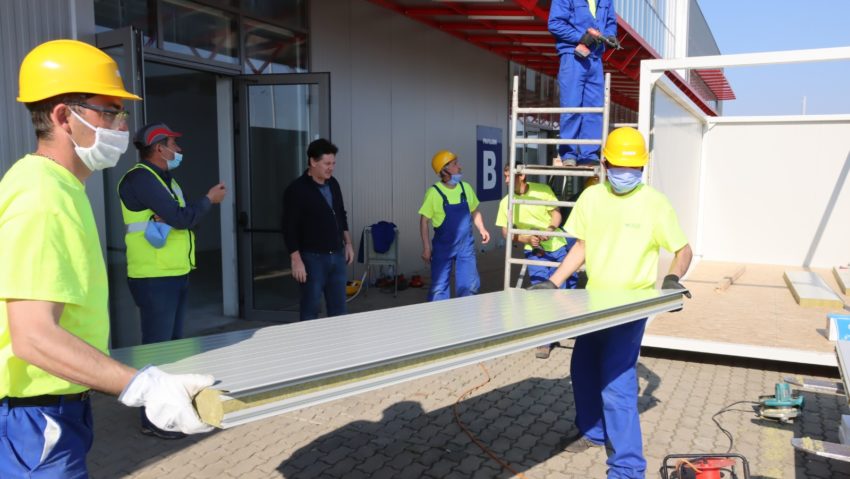 Au început lucrările de amenajare a spitalului de campanie de la Expo Arad Au început lucrările de amenajare a spitalului de campanie de la Expo Arad