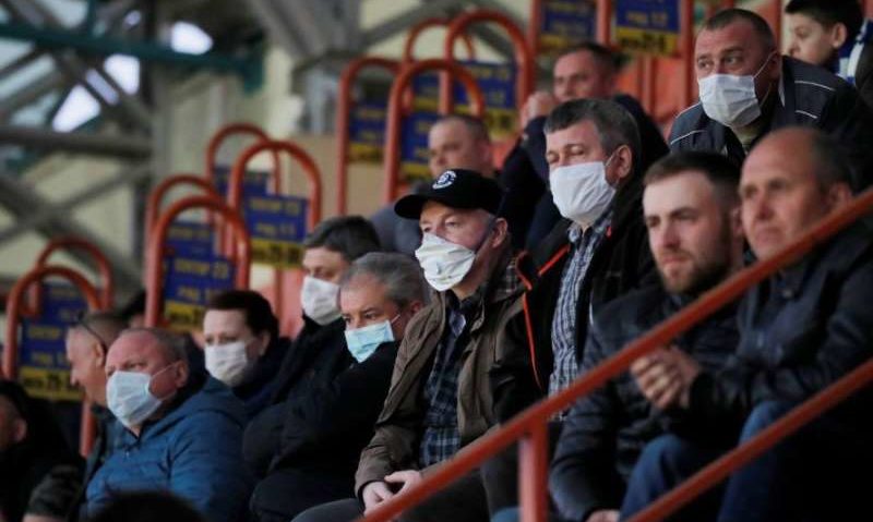 Peste 1000 suporteri au ”sfidat” pandemia în Belarus Peste 1000 suporteri au ”sfidat” pandemia în Belarus