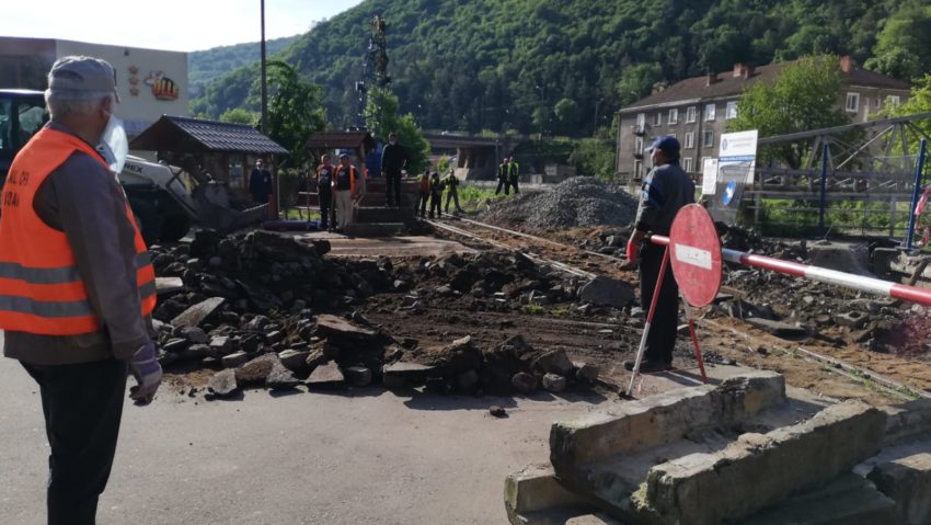 [FOTO] Acces restricţionat pe podul pietonal de lângă Palatul Cultural din Reşiţa