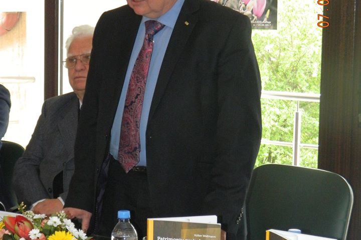 „Fă cât poţi, dar atât cât poţi, să faci bine” – este îndemnul istoricului originar din Reşiţa, Rudolf Graf „Fă cât poţi, dar atât cât poţi, să faci bine” – este îndemnul istoricului originar din Reşiţa, Rudolf Graf