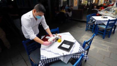 Hotărâre CNSU: Restaurantele şi cafenelele în interiorul clădirilor, redeschise de la 1 septembrie în anumite condiţii