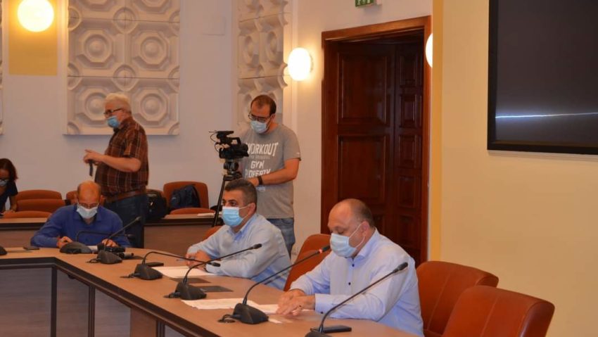 Prefectul Cristian Gâfu: Şcolile fără apă potabilă sau toalete vor fi amendate şi nu vor începe activitatea Prefectul Cristian Gâfu: Şcolile fără apă potabilă sau toalete vor fi amendate şi nu vor începe activitatea