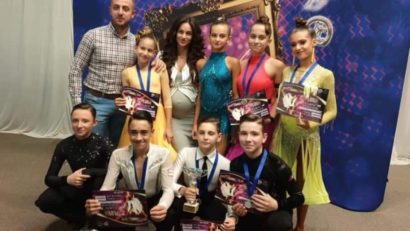 Clubul Sportiv Mystic organizează demonstrații și cursuri gratuite de dans în parcurile din Reșița