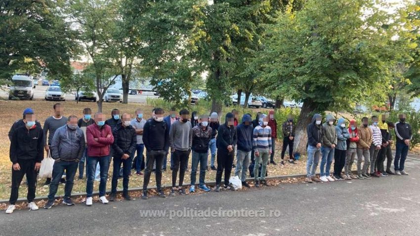 [FOTO-AUDIO-VIDEO] Grupare specializată în traficul de migranţi, destructurată de poliţiştii de frontieră timişeni