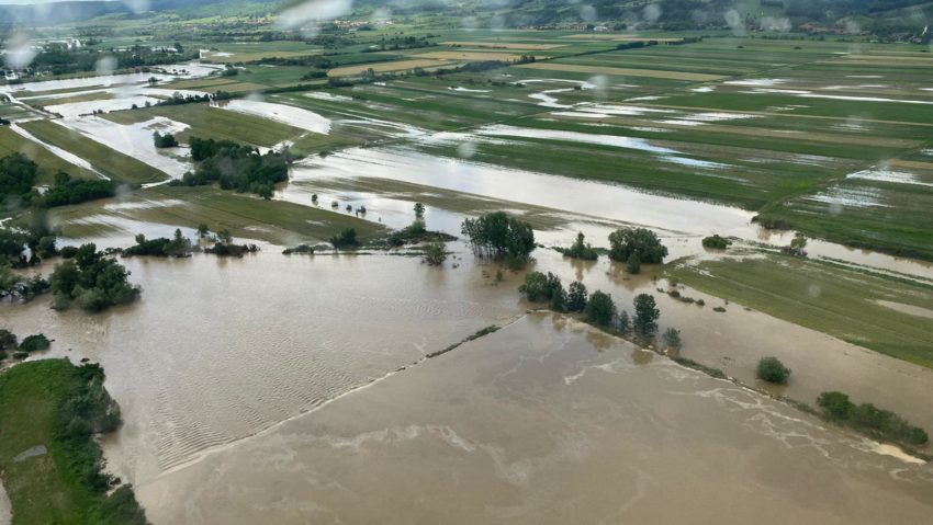 23 milioane lei pentru lucrările de apărare împotriva inundațiilor din municipiul Caransebeș 23 milioane lei pentru lucrările de apărare împotriva inundațiilor din municipiul Caransebeș