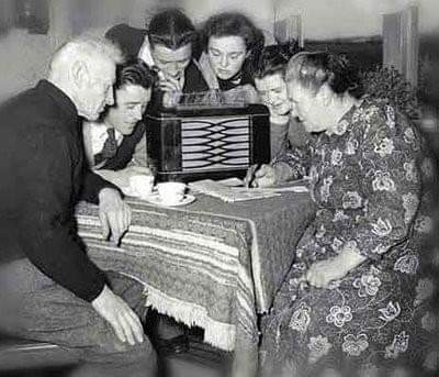 [FOTO] Alo, Alo aici Radio Reşiţa: La mulţi ani, Radio România 92!