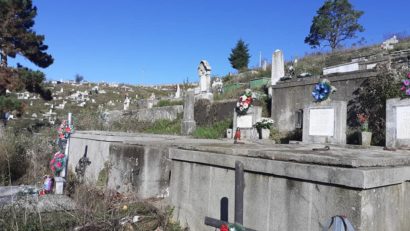 Primăria Reşiţa scoate la licitaţie locurile de veci părăsite. Preţurile pornesc de la 375 lei