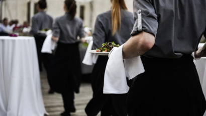 Pandemia afectează şi învăţământul dual. Liceul Tehnologic „Clisura Dunării” nu va mai forma ospătari şi lucrători hotelieri