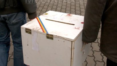 Aproximativ 1500 de cărăşeni au solicitat urna mobilă. Peste 100 de cereri au venit din partea celor care sunt izolaţi la domiciliu