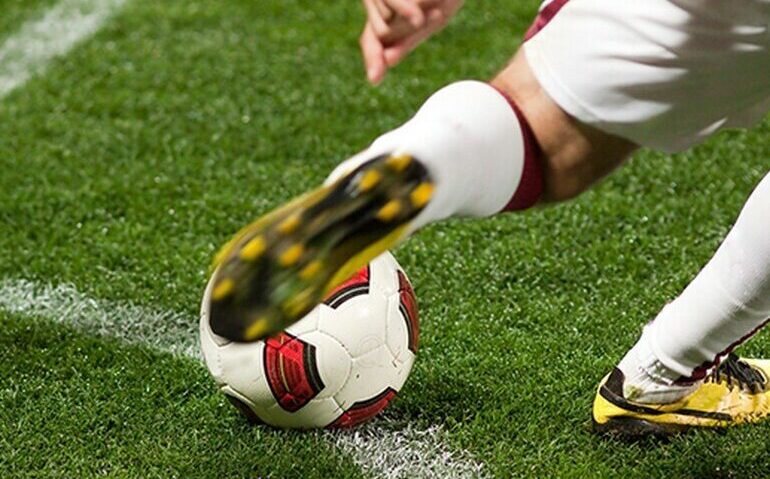 Întrecerile din Liga I de fotbal se reiau la mijloc de ianuarie. LPF a anunţat programul primelor două etape Întrecerile din Liga I de fotbal se reiau la mijloc de ianuarie. LPF a anunţat programul primelor două etape