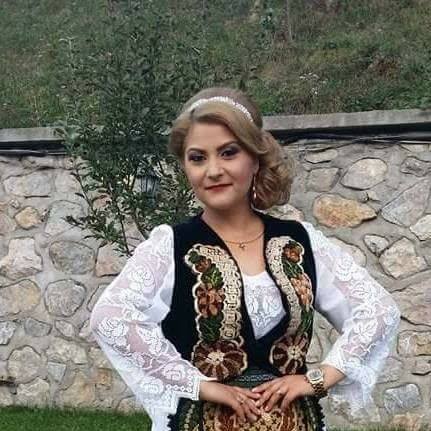 [FOTO] La emisiunea „De vorbă cu România Frumoasă!”ne reîntâlnim cu un artist de muzică populară şi totodată realizator de emisiuni de folclor la Radio România Reşiţa, Andreea Georgiana Miroşu!