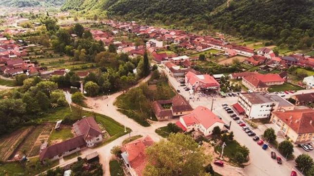 [AUDIO] Reabilitarea clădirilor, construcţia unui pod şi înfiinţarea alimentării cu gaze naturale sunt numai câteva dintre proiectele de anul acesta ale Primăriei Caraşova