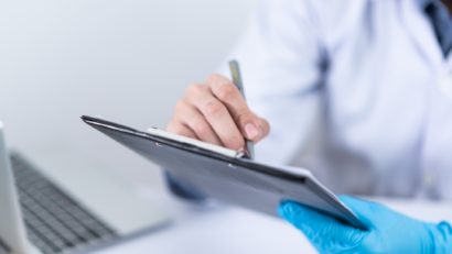 CNAS: Din 31 martie, va fi necesară o nouă evaluare si recomandare a medicului specialist pentru ca medicul de familie să poată elibera anumite rețete sau bilete de trimitere