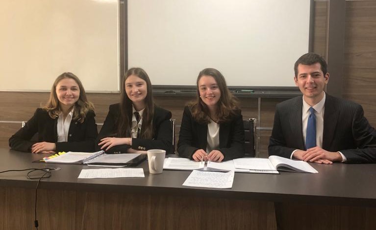 Echipa Facultăţii de Drept de la UVT s-a calificat în etapa finală a concursului „European Human Rights Moot Court Competition” Echipa Facultăţii de Drept de la UVT s-a calificat în etapa finală a concursului „European Human Rights Moot Court Competition”