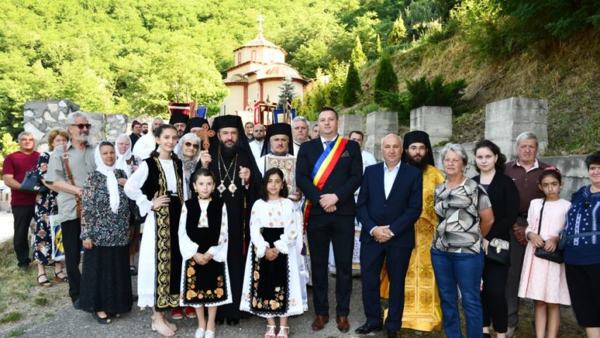 Mănăstirea Piatra Scrisă din Caraş-Severin şi-a sărbătorit hramul în Duminica Tuturor Sfinţilor Mănăstirea Piatra Scrisă din Caraş-Severin şi-a sărbătorit hramul în Duminica Tuturor Sfinţilor
