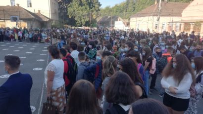 Peste 37 de mii de copii și adolescenți din Caraș Severin au început un nou an școlar