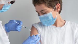 Vaccinarea ROR continuă să scadă în România și în Caraș-Severin. Rata pentru a doua doză este mult sub nivelul necesar pentru protecția comunității