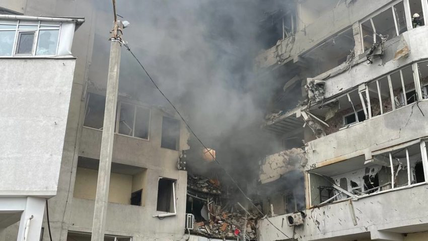 Ziua 59 de război: Cel puţin cinci morţi, între care un bebeluş de trei luni, în urma atacului cu rachete la Odesa Ziua 59 de război: Cel puţin cinci morţi, între care un bebeluş de trei luni, în urma atacului cu rachete la Odesa