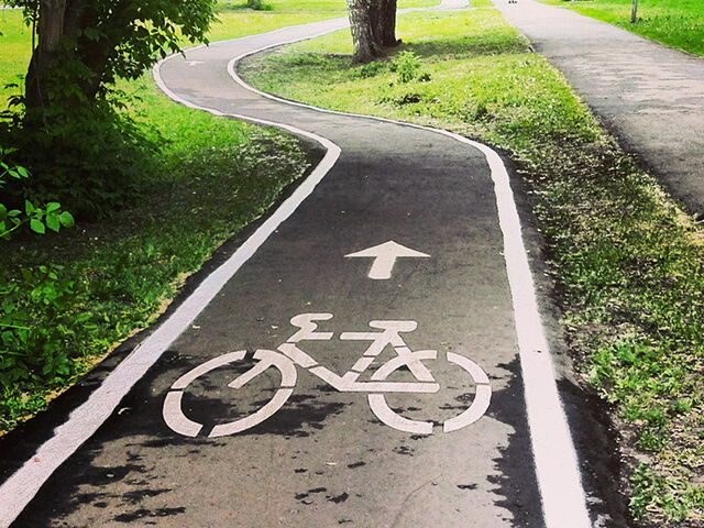 Pe două roţi prin Moldova Nouă. Primăria solicită fonduri pentru amenajarea a două piste pentru bicicletă Pe două roţi prin Moldova Nouă. Primăria solicită fonduri pentru amenajarea a două piste pentru bicicletă
