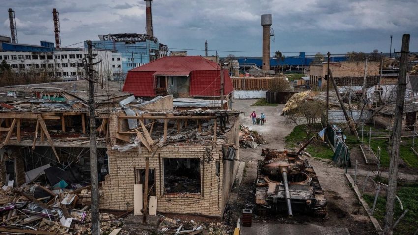 Un bombardament rusesc asupra unei uzine din estul Ucrainei a ucis cel puţin zece oameni Un bombardament rusesc asupra unei uzine din estul Ucrainei a ucis cel puţin zece oameni