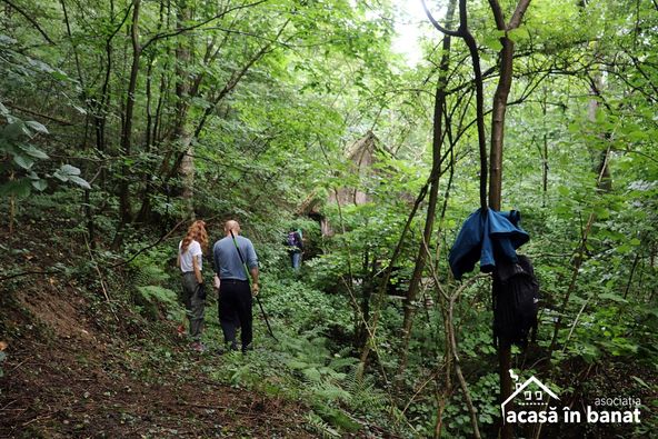 [AUDIO] Desfăşurare de forţe la Prigor: Voluntarii Asociaţiei „Acasă în Banat” au continuat proiectul „Turist în Banat”