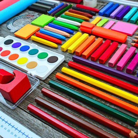 A fost virat ajutorul pentru rechizite, de 500 de lei, pentru aproape 100.000 de copii din familii devaforizate A fost virat ajutorul pentru rechizite, de 500 de lei, pentru aproape 100.000 de copii din familii devaforizate