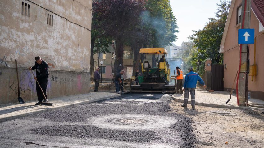 Parcarea de lângă UBB Reşiţa se redeschide după ce a fost complet refăcută Parcarea de lângă UBB Reşiţa se redeschide după ce a fost complet refăcută