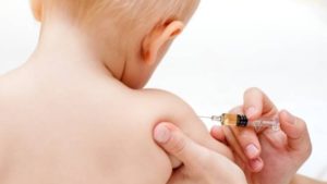 Interesul pentru vaccinarea copiilor din Caraș-Severin, în scădere. Medicii avertizează că rata de imunizare continuă să scadă