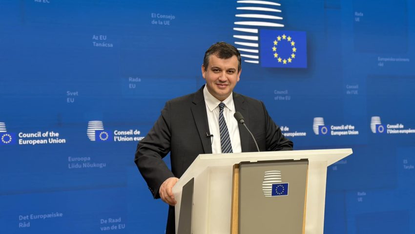 Eugen Tomac, reales în funcţia de preşedinte al PMP Eugen Tomac, reales în funcţia de preşedinte al PMP