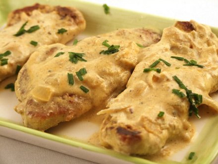 Retetă europeană: cotlete de porc cu sos delicios Retetă europeană: cotlete de porc cu sos delicios