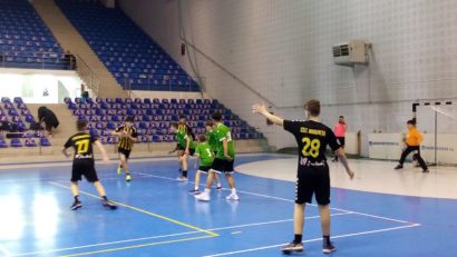 Speranţele handbalului juvenil din sud-vestul ţării s-au întrecut la Reşiţa