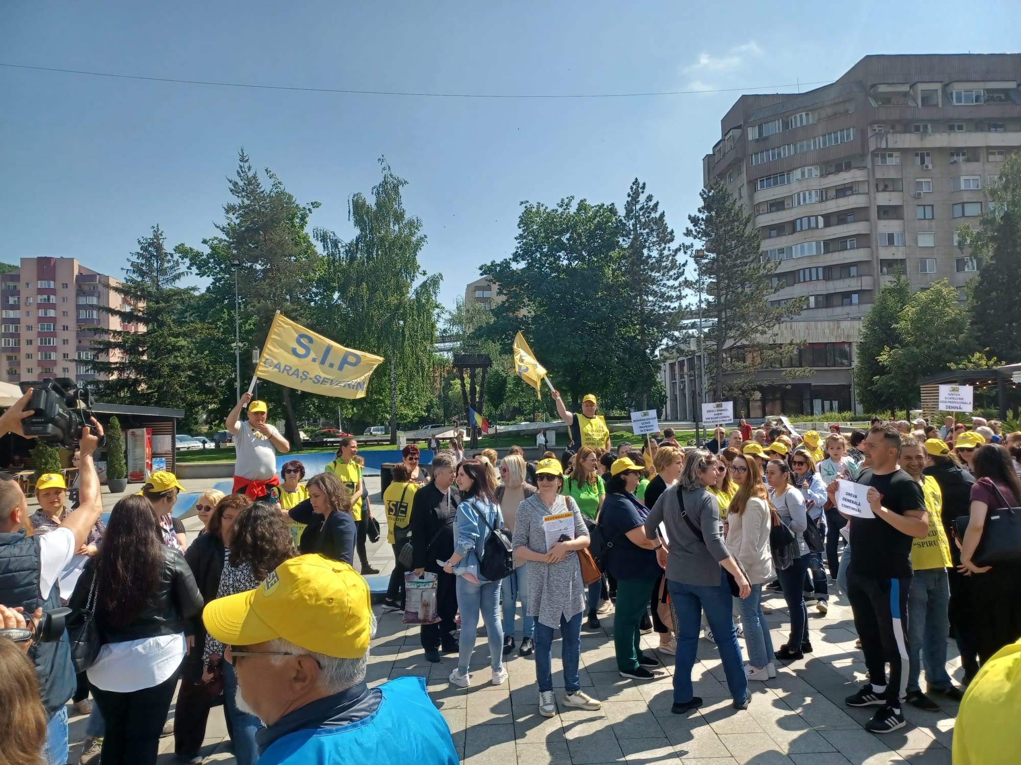 Sindicatele din Educaţie Greva continuă; avem nevoie de majorări, nu